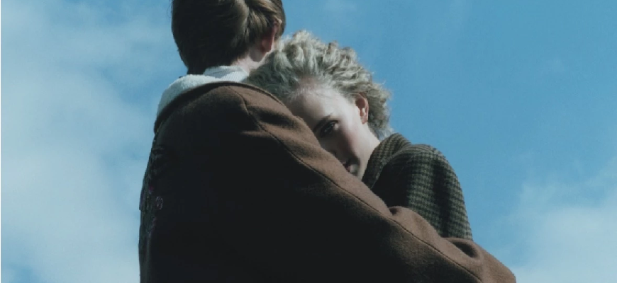 Готель "Один": святкове оповідання Каріни Савариної на сайті VOGUE